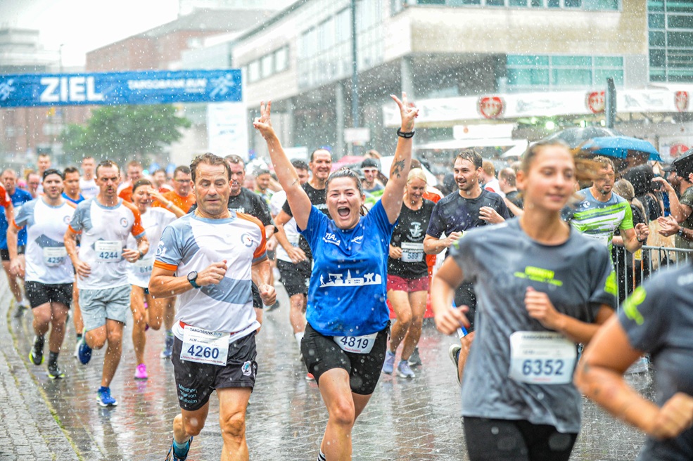 03 20 TARGOBANK Run 2025 Luferinnen Fotografin Alex Roth Fotoagentur Roth